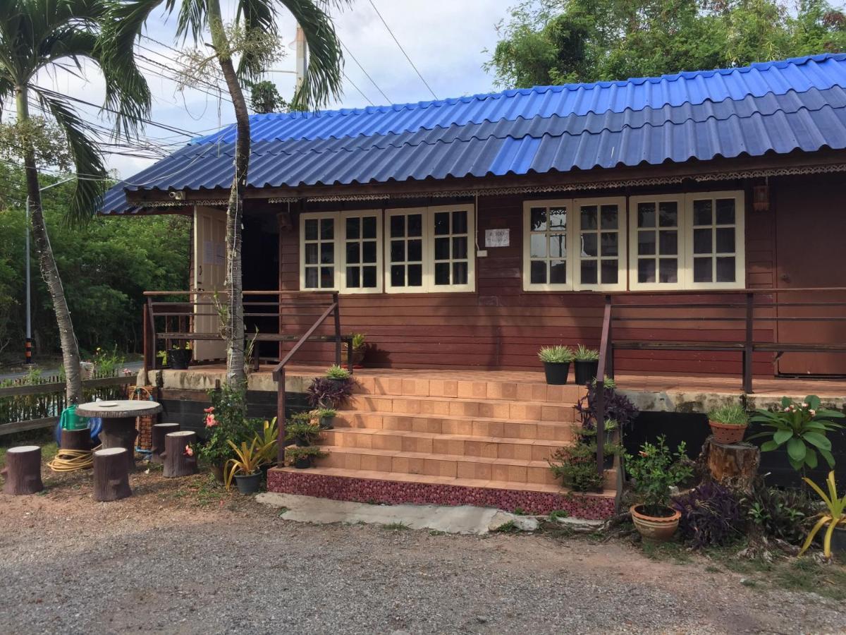 Harry'S Beach Club Ban Phe Exterior photo