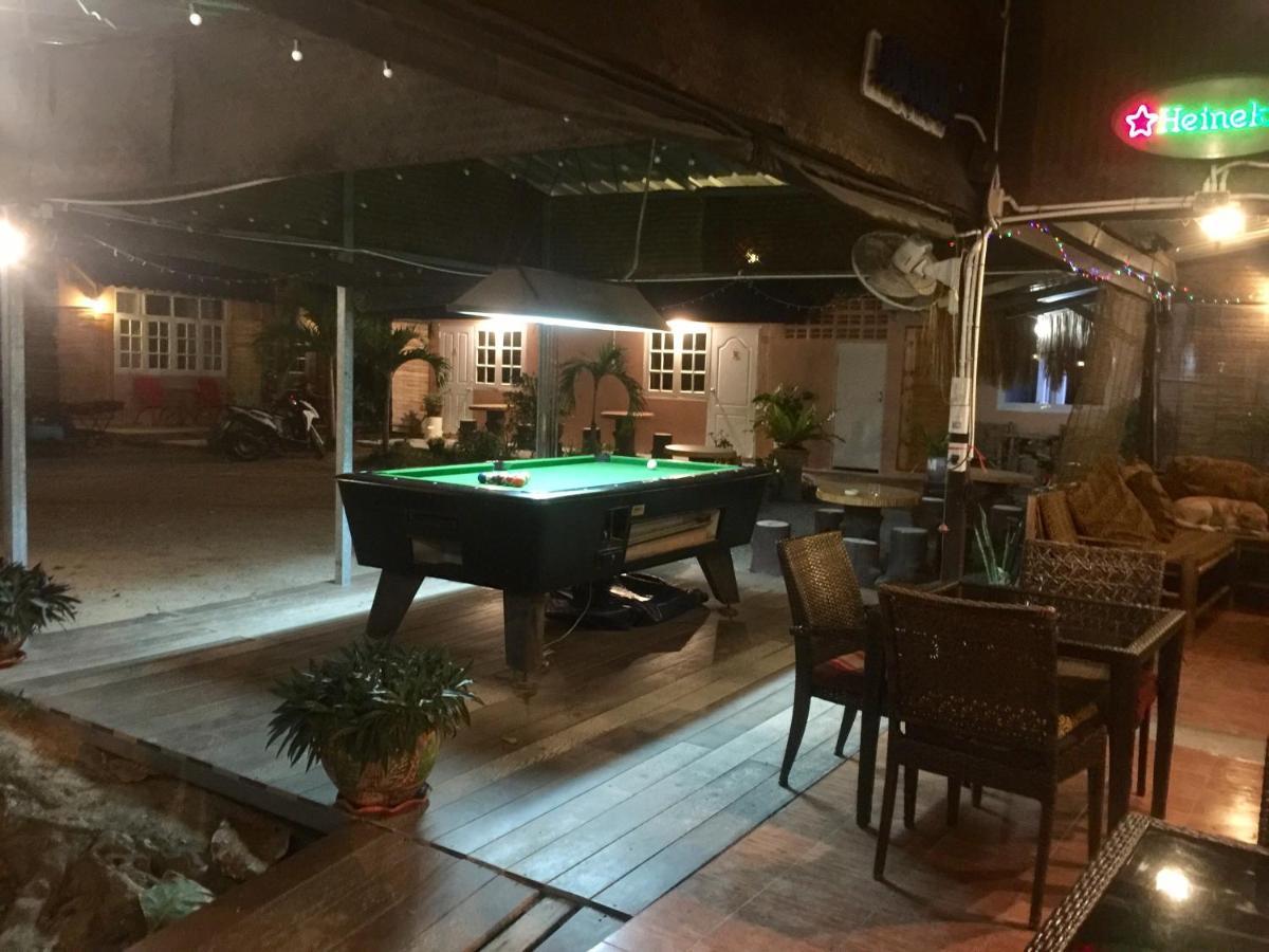 Harry'S Beach Club Ban Phe Exterior photo